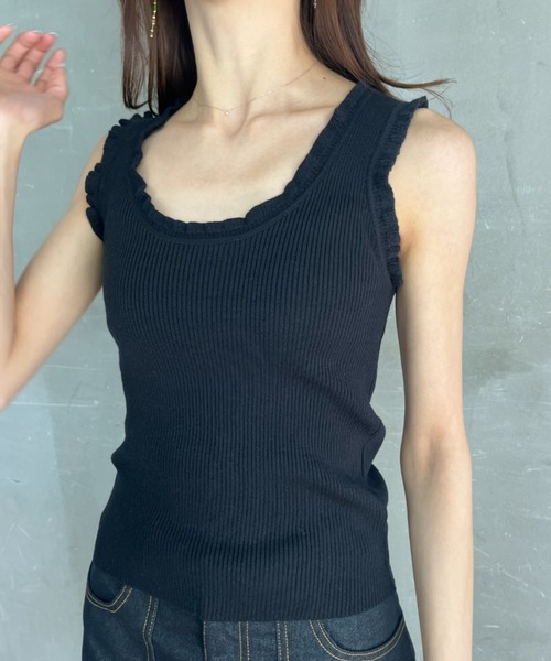 tolene(トレネ)の「フリル 太ストラップ ニットタンクトップ(タンクトップ・レディース・ライトブラウン/ホワイト/ピンク/ブラック・FREE)」の14枚目の写真