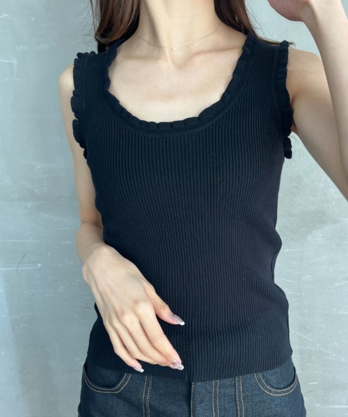 tolene(トレネ)の「フリル 太ストラップ ニットタンクトップ(タンクトップ・レディース・ライトブラウン/ホワイト/ピンク/ブラック・FREE)」の15枚目の写真