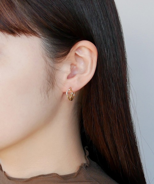 va vendome aoyama(ヴイエーヴァンドームアオヤマ)の「ゴールドカラー フープピアス(ピアス(両耳用)・レディース・イエローゴールド・ONE SIZE)」の3枚目の写真