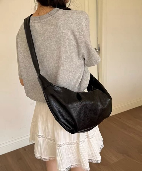 FREE STYLISTS(フリー スタイリスト)の「Y2K 大容量 ワンハンドル ギャザーショルダーバッグ ワンショルダークロワッサン(ショルダーバッグ・レディース・ブラウン/ブラック・FREE)」の11枚目の写真