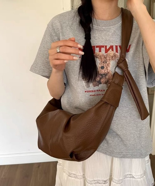 FREE STYLISTS(フリー スタイリスト)の「Y2K 大容量 ワンハンドル ギャザーショルダーバッグ ワンショルダークロワッサン(ショルダーバッグ・レディース・ブラウン/ブラック・FREE)」の9枚目の写真