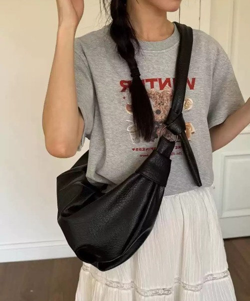 FREE STYLISTS(フリー スタイリスト)の「Y2K 大容量 ワンハンドル ギャザーショルダーバッグ ワンショルダークロワッサン(ショルダーバッグ・レディース・ブラウン/ブラック・FREE)」の16枚目の写真