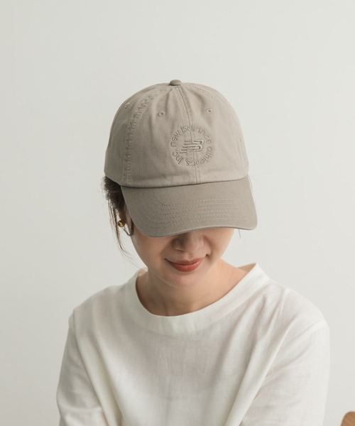 EU,US NEW BALANCE（イーユーユーエスニューバランス）の「NEW BALANCE　サークルグラフィックキャップ（キャップ・レディース・グレー/ブルー・ONE）」の10枚目の写真