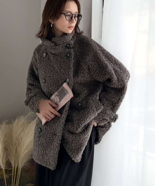 classicalelf(クラシカルエルフ)の「ふんわり包まれる贅沢な季節感。スタンドカラープードルボアダブルコート(ステンカラーコート・レディース・ブラック/アイボリー/チャコール/ベージュ・LARGE/X-LARGE/SMALL/MEDIUM)」の12枚目の写真