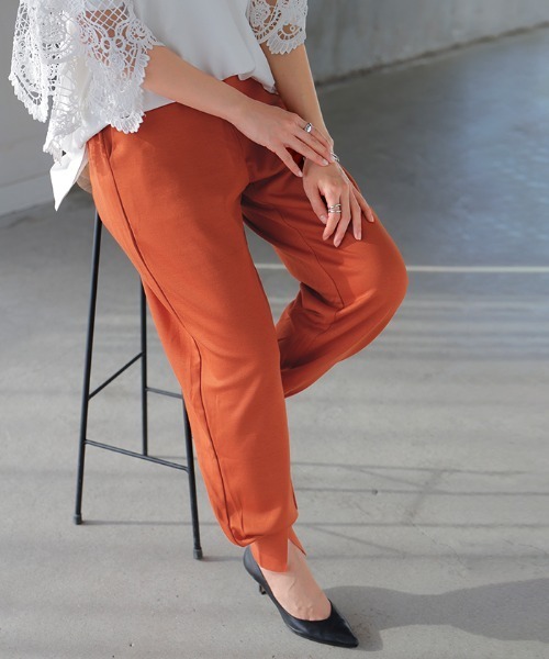 HUG.U（ハグユー）の「美脚ジョガーパンツ（スウェットパンツ・レディース・オレンジ/ライトグレー/ブラック/カーキ・FREE）」の6枚目の写真