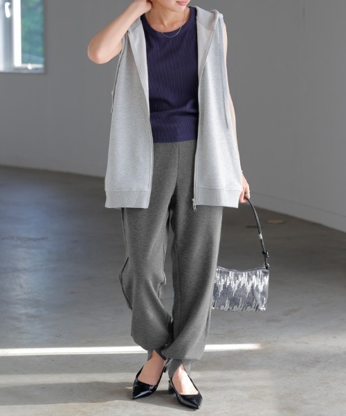 HUG.U（ハグユー）の「美脚ジョガーパンツ（スウェットパンツ・レディース・オレンジ/ライトグレー/ブラック/カーキ・FREE）」の12枚目の写真