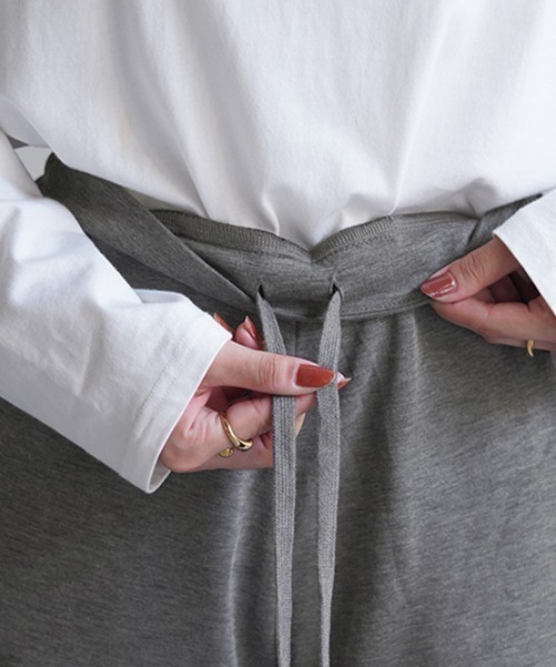 HUG.U（ハグユー）の「美脚ジョガーパンツ（スウェットパンツ・レディース・オレンジ/ライトグレー/ブラック/カーキ・FREE）」の20枚目の写真