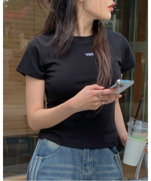 Vini（ヴィニ）の「【Vini】ロゴ 刺繍 Tシャツ（Tシャツ/カットソー・レディース・ブラック/ホワイト・MEDIUM/LARGE）」の19枚目の写真