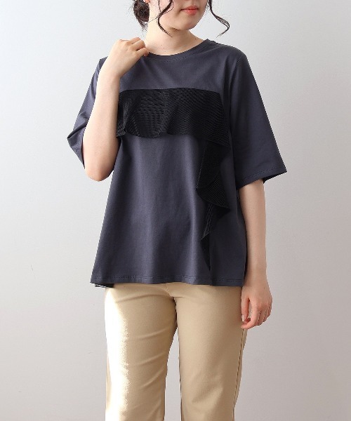 MB mint breeze(エムビーミントブリーズ)の「【L~5L 大きいサイズ】メッシュフリルプルオーバーカットソー Tシャツ 半袖 春夏(Tシャツ/カットソー・レディース・ライトグレー/チャコールグレー/カーキ・LL/3L/4L/5L/L)」の2枚目の写真
