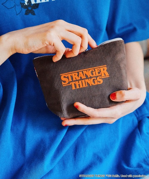 niko and（ニコアンド）の「【STRANGER THINGS】コラボ ポーチ