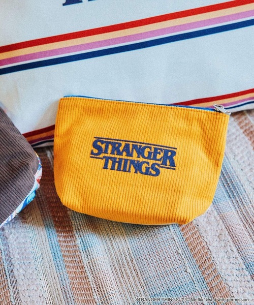 niko and（ニコアンド）の「【STRANGER THINGS】コラボ ポーチ