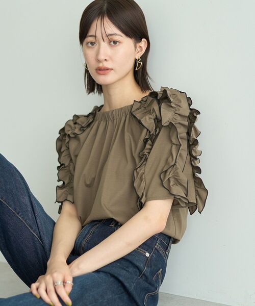 YECCA VECCA（イェッカヴェッカ）の「UVカットフリルスリーブカットソー（Tシャツ/カットソー・レディース・ブラック/カーキ・FREE）」の2枚目の写真