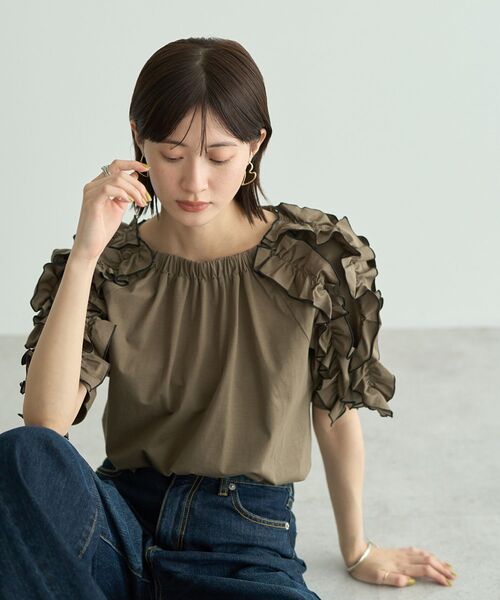 YECCA VECCA（イェッカヴェッカ）の「UVカットフリルスリーブカットソー（Tシャツ/カットソー・レディース・ブラック/カーキ・FREE）」の3枚目の写真