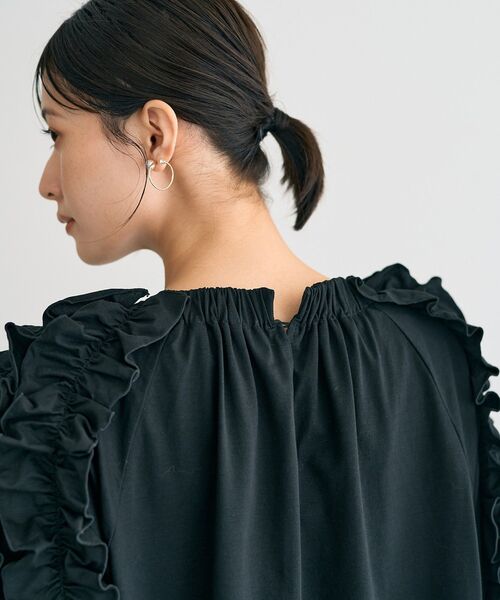 YECCA VECCA（イェッカヴェッカ）の「UVカットフリルスリーブカットソー（Tシャツ/カットソー・レディース・ブラック/カーキ・FREE）」の9枚目の写真