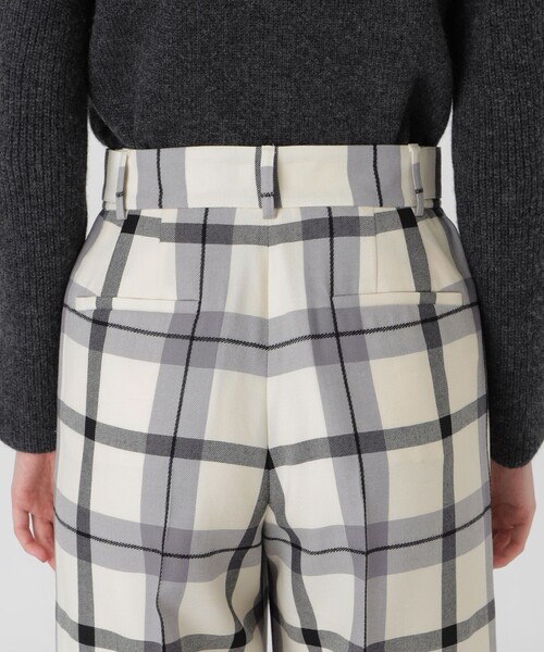 BLUE LABEL CRESTBRIDGE（ブルーレーベルクレストブリッジ）の「【店舗限定】クレストブリッジチェックサキソニードビーオーバーペンワイドパンツ（その他パンツ・レディース・ベージュ系その他7/グレー系その他・36/38）」の12枚目の写真