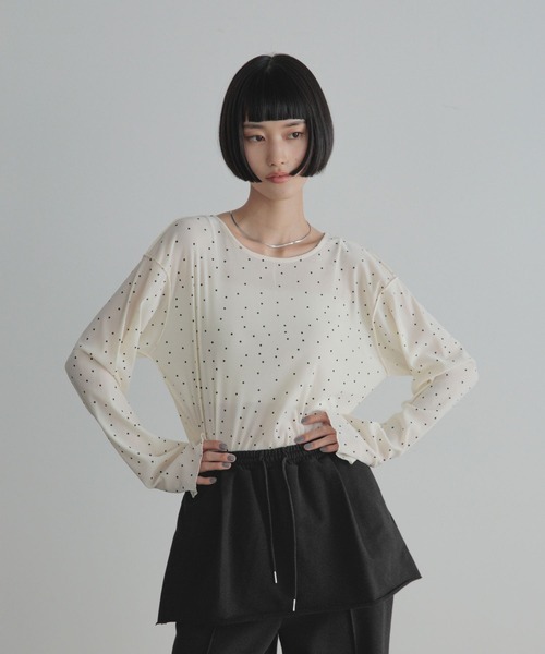 LOWRYS FARM(ローリーズファーム)の「ベロア2WAYプルオーバーLS 577775(Tシャツ/カットソー・レディース・ネイビー/ブラウン/オフホワイト/ブラック/ドット・FREE)」の9枚目の写真