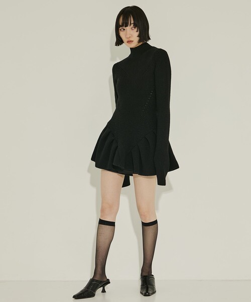 JOHN LAWRENCE SULLIVAN（ジョンローレンスサリバン）の「【JOHN LAWRENCE SULLIVAN/ジョンローレンスサリバン】RIBED PEPLUM HI-NECK KNIT SWEATER/ペプラムニット（ニット/セーター・レディース・ブラック/グレー・XS）」の4枚目の写真