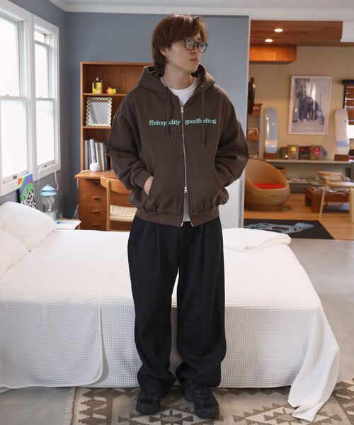 FFEIN（フェイン）の「【FFEIN（フェイン）】センター3D刺繍立体フードZIPパーカー / パーカー 裏起毛 ヘビーウエイト ジップ フーディ ダブルジップ（パーカー・メンズ・アッシュグレー/ワイン/ブラック/ブラウン/ネイビー・LARGE/MEDIUM/SMALL）」の6枚目の写真