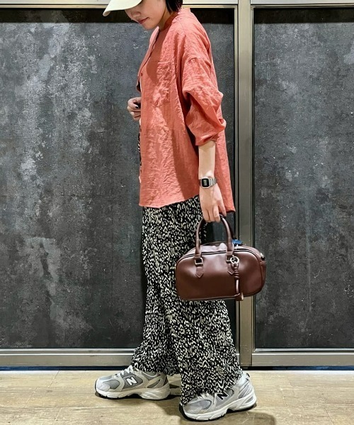 Right-on(ライトオン)の「【HONEYSUCKLE ROSE】シャンブレーシャツ(シャツ/ブラウス・レディース・オフホワイト/ダークグレー/オレンジ・L/M)」の5枚目の写真