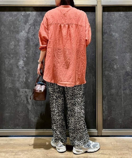 Right-on(ライトオン)の「【HONEYSUCKLE ROSE】シャンブレーシャツ(シャツ/ブラウス・レディース・オフホワイト/ダークグレー/オレンジ・L/M)」の6枚目の写真