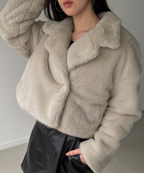 junoah(ジュノア)の「2wayカラーショート中綿フェイクファージャケット(その他アウター・レディース・チャコール/ブラック/アイボリー・SMALL/MEDIUM/LARGE)」の8枚目の写真