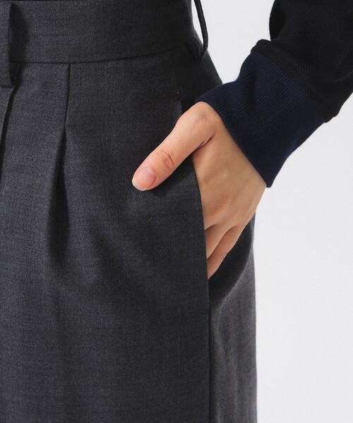 BEAMS BOY（ビームスボーイ）の「ポリエステル ウール ツープリーツ ワイドパンツ（スラックス・レディース・チャコールグレー/ブラック・1/0）」の19枚目の写真