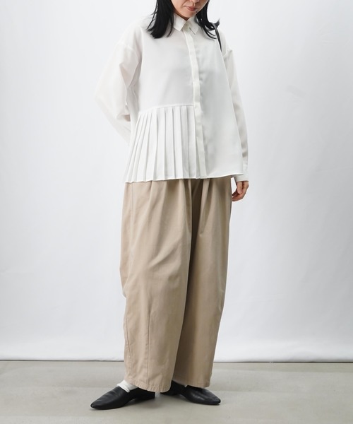 LUCA/LADY LUCK LUCA（ルカ/レディラックルカ）の「LC/LLL 部分プリーツシャツ（シャツ/ブラウス・レディース・オフホワイト/モカ/チャコールグレー・FREE）」の4枚目の写真