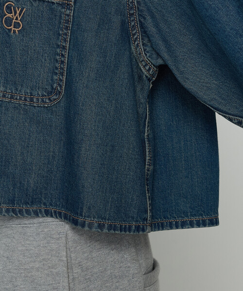COMME CA Wardrobe（コムサワードローブ）の「7.5ozデニム クロップドシャツ（シャツ/ブラウス・レディース・ブルー/ブラック・FREE）」の4枚目の写真