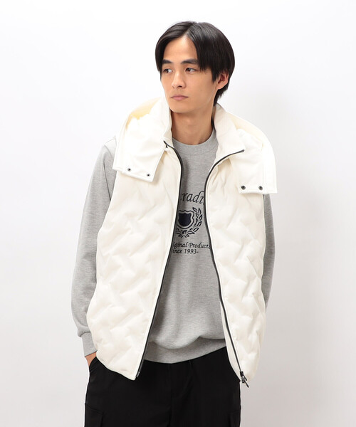 COMME CA ISM(コムサイズム)の「シームレス ダウン フードベスト(ダウンベスト・メンズ・ブラック/カーキ/ホワイト・MEDIUM/LARGE)」の2枚目の写真