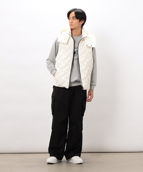 COMME CA ISM(コムサイズム)の「シームレス ダウン フードベスト(ダウンベスト・メンズ・ブラック/カーキ/ホワイト・MEDIUM/LARGE)」の6枚目の写真