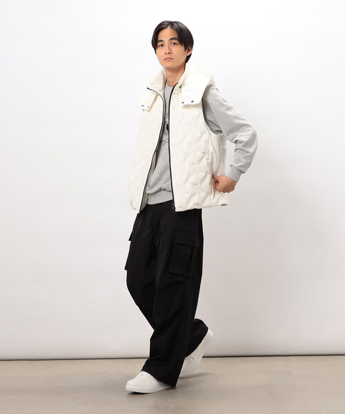 COMME CA ISM(コムサイズム)の「シームレス ダウン フードベスト(ダウンベスト・メンズ・ブラック/カーキ/ホワイト・MEDIUM/LARGE)」の7枚目の写真