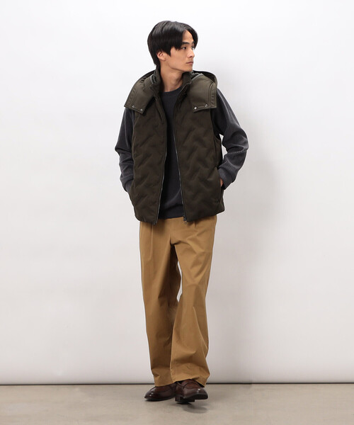 COMME CA ISM(コムサイズム)の「シームレス ダウン フードベスト(ダウンベスト・メンズ・ブラック/カーキ/ホワイト・MEDIUM/LARGE)」の8枚目の写真