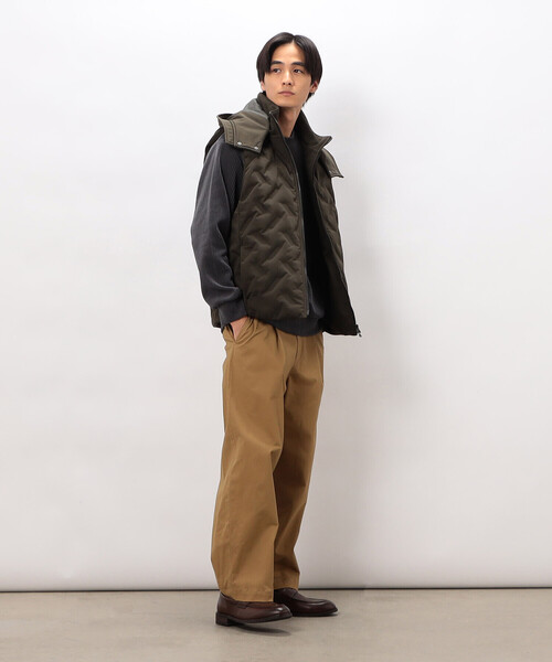 COMME CA ISM(コムサイズム)の「シームレス ダウン フードベスト(ダウンベスト・メンズ・ブラック/カーキ/ホワイト・MEDIUM/LARGE)」の9枚目の写真