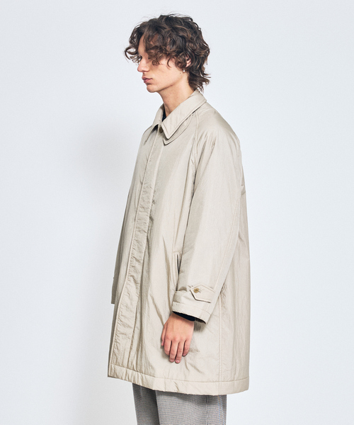 ABAHOUSE（アバハウス）の「ワッシャーナイロン 中綿パデットコート / Padded Half Coat / バルカラーコート（ステンカラーコート・メンズ・ベージュ/ブラック・46/48）」の4枚目の写真