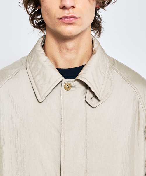 ABAHOUSE（アバハウス）の「ワッシャーナイロン 中綿パデットコート / Padded Half Coat / バルカラーコート（ステンカラーコート・メンズ・ベージュ/ブラック・46/48）」の6枚目の写真