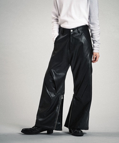 NO ID.（ノーアイディ）の「【NO ID.】Synthetic Leather Zip Flare Pants / シンセティック レザー ジップ フレア パンツ（スラックス・メンズ・グレー/ブラック・2/1）」の19枚目の写真