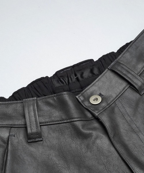 NO ID.（ノーアイディ）の「【NO ID.】Synthetic Leather Zip Flare Pants / シンセティック レザー ジップ フレア パンツ（スラックス・メンズ・グレー/ブラック・2/1）」の20枚目の写真