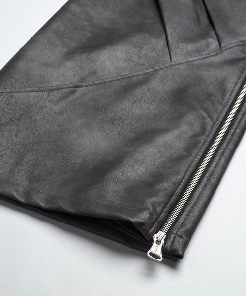 NO ID.（ノーアイディ）の「【NO ID.】Synthetic Leather Zip Flare Pants / シンセティック レザー ジップ フレア パンツ（スラックス・メンズ・グレー/ブラック・2/1）」の13枚目の写真