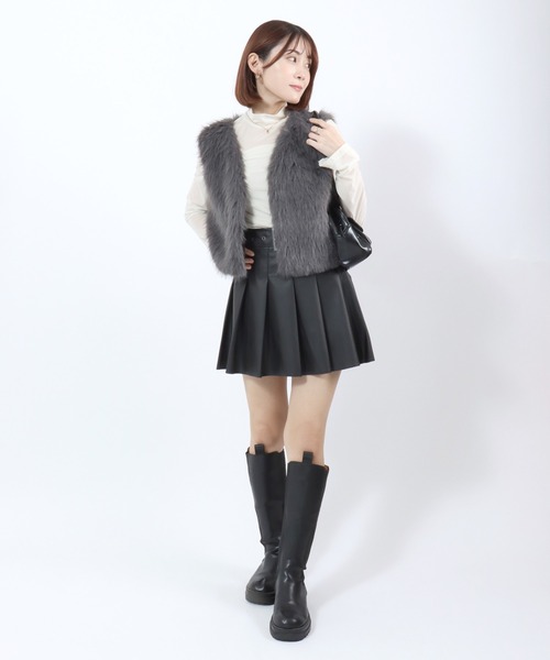 Salong hameu(サロン ハミュー)の「レイヤードで映えるフェミニンアイテム シャギーファー ショート丈ベスト レディース(ベスト・レディース・チャコールグレー/ブラック/アイボリー・M/L)」の10枚目の写真