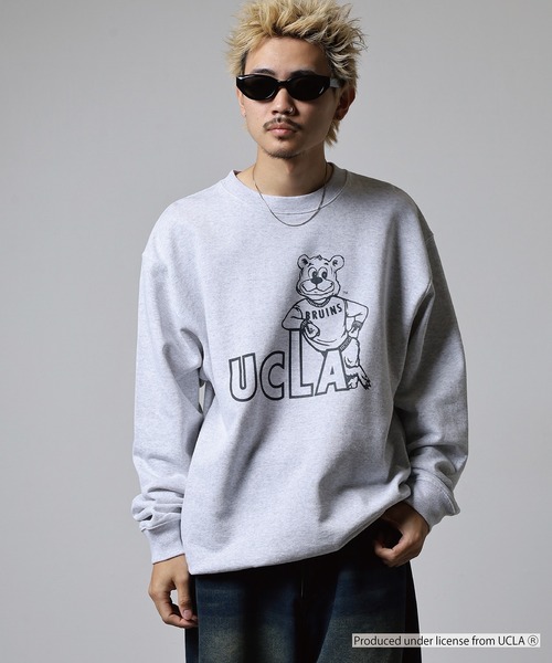 UCLA（ユーシーエルエー）の「UCLA DOUBLEｰSIDED PRINTING CREW SWEAT ビックシルエット2026秋冬（スウェット・メンズ・スミクロ/アッシュグレー・L/M）」の2枚目の写真