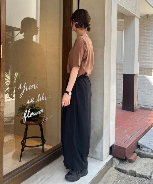 yuni（ユニ　）の「△80/- スムース水起毛 半袖プルオーバー（Tシャツ/カットソー・レディース・ブラウン/グリーン/ホワイト/ブラック・FREE）」の6枚目の写真