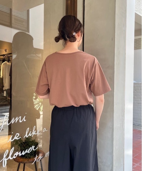 yuni（ユニ　）の「△80/- スムース水起毛 半袖プルオーバー（Tシャツ/カットソー・レディース・ブラウン/グリーン/ホワイト/ブラック・FREE）」の7枚目の写真