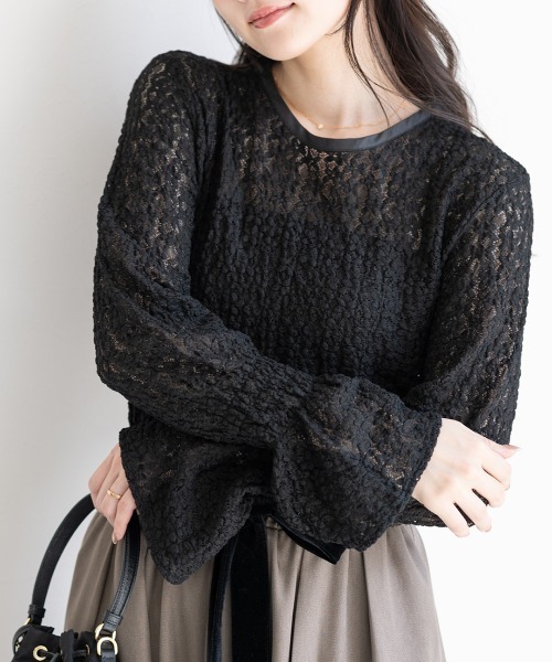 Neige(ネージュ)の「ストレッチお花レーストップス(Tシャツ/カットソー・レディース・アイボリー/ブラック・ONE SIZE)」の5枚目の写真