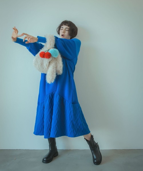 Three Four Time(スリーフォータイム)の「膨れジャガード柄MIXニットワンピース(ワンピース・レディース・ブルー/ブラック・FREE)」の10枚目の写真