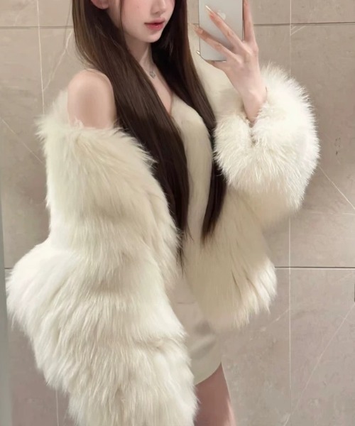 LOULOU select（ルルセレクト）の「ファーショート丈コート（その他アウター・レディース・ブラック/アイボリー・M）」の3枚目の写真
