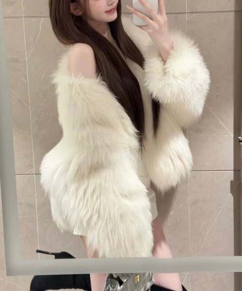 LOULOU select（ルルセレクト）の「ファーショート丈コート（その他アウター・レディース・ブラック/アイボリー・M）」の4枚目の写真