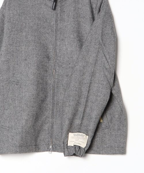 FARAH（ファーラー）の「FARAH Stand Collar Zip Up Blouson FR0502-M1009（ブルゾン・メンズ・グレー・MEDIUM）」の4枚目の写真