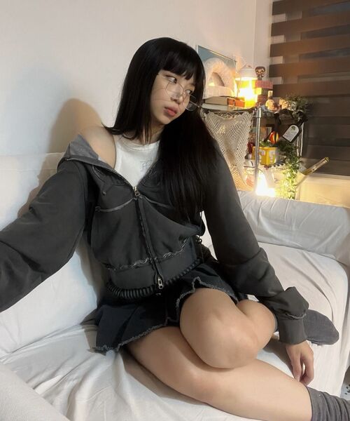 FLAREUP(フレアアップ)の「Layered Zip Hoodie (FL-150_Black)(パーカー・レディース・ブラック・1/2)」の2枚目の写真