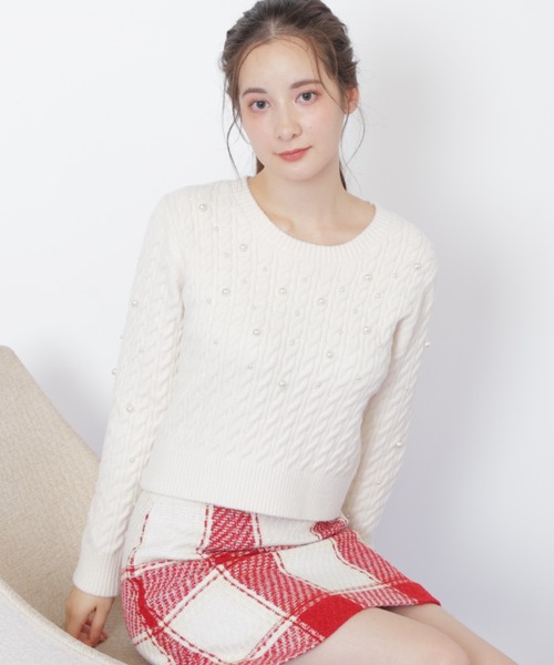 JILL by JILL STUART(ジルバイジルスチュアート)の「◇ランダムパールミニケーブルニット(ニット/セーター・レディース・ブラック/ホワイト/レッド・FREE)」の1枚目の写真