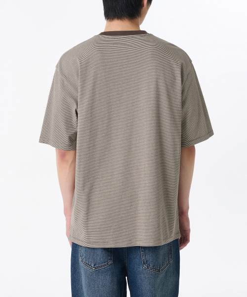 MUSINSA STANDARD（ムシンサスタンダード）の「マイクロストライプリラックスポケットTシャツ[ブラウン/ベージュ]（Tシャツ/カットソー・メンズ・その他・X-LARGE/MEDIUM/XX-LARGE/LARGE/XXX-LARGE/SMALL）」の4枚目の写真